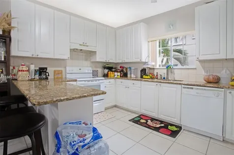 911 Hillcrest Court Hollywood FL 33021