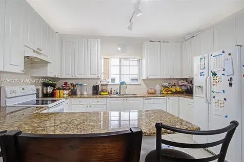 911 Hillcrest Court Hollywood FL 33021