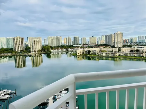 18041 Biscayne Boulevard *BOAT Slip & Unit* Aventura FL 33160