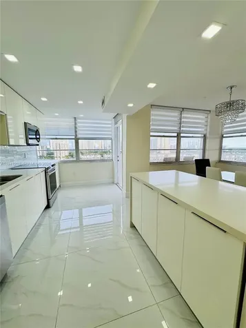 18041 Biscayne Boulevard *BOAT Slip & Unit* Aventura FL 33160