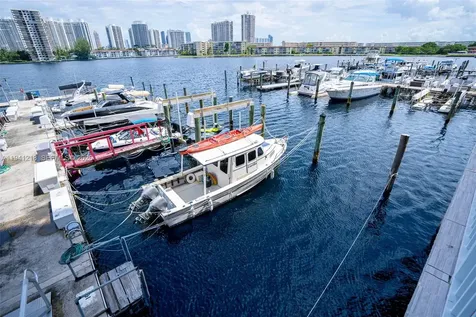 18041 Biscayne Boulevard *BOAT Slip & Unit* Aventura FL 33160