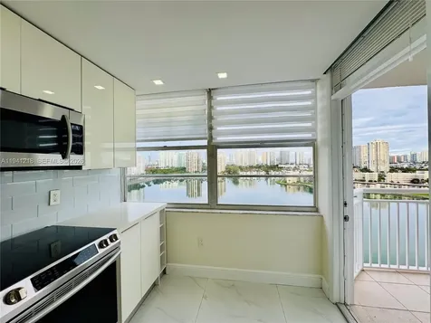 18041 Biscayne Boulevard *BOAT Slip & Unit* Aventura FL 33160