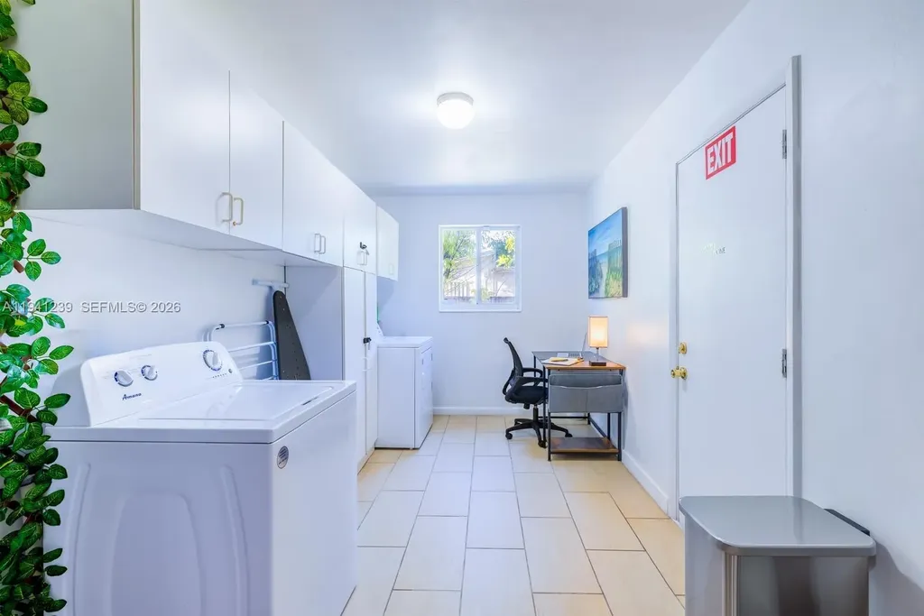 312 N Luna Court Hollywood FL 33021