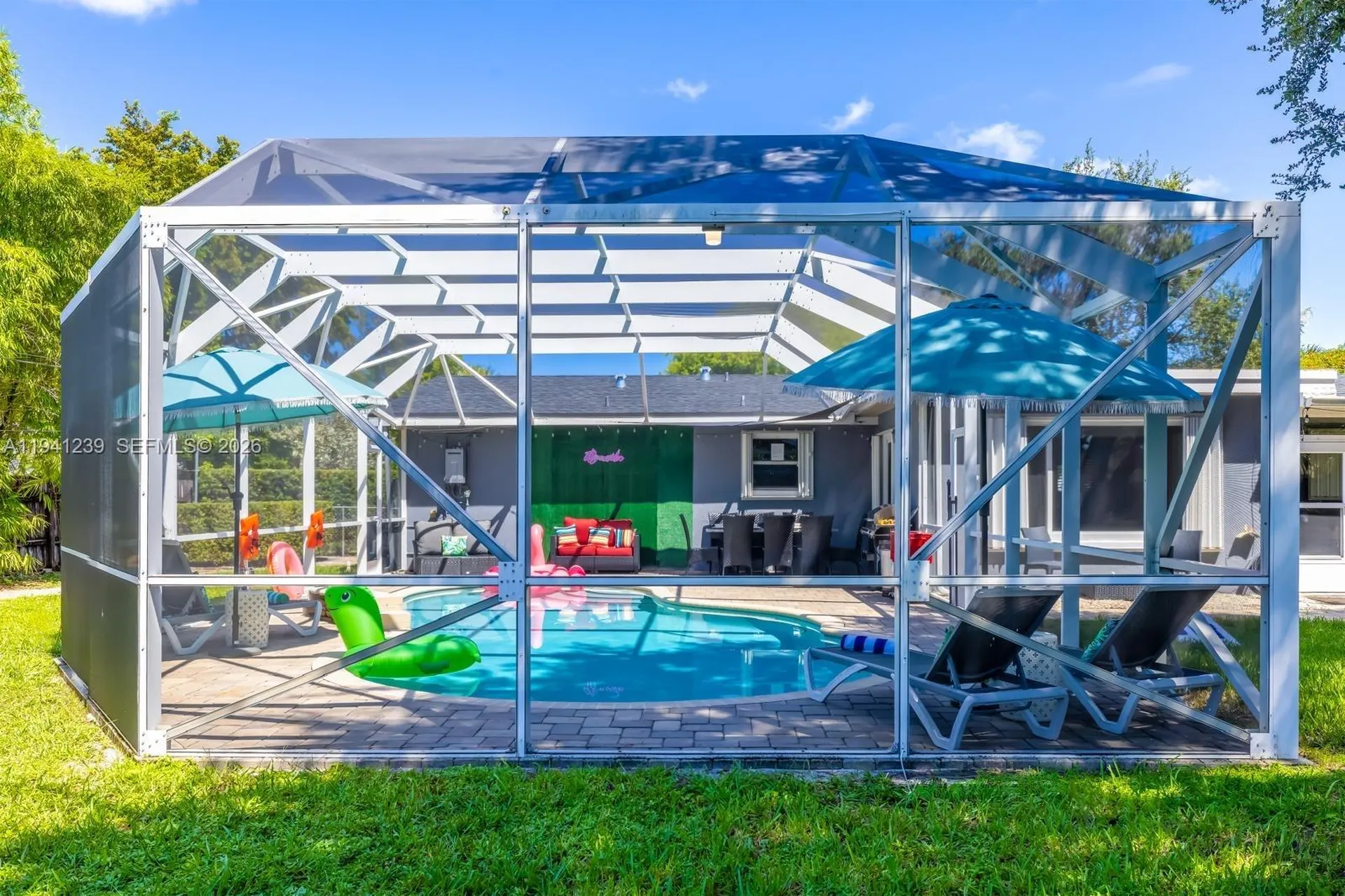 312 N Luna Court Hollywood FL 33021