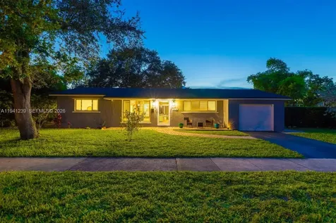 312 N Luna Court Hollywood FL 33021