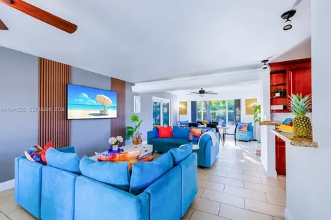 312 N Luna Court Hollywood FL 33021