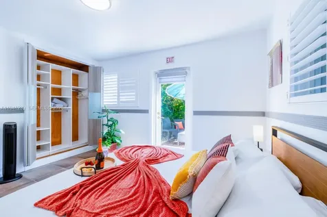 312 N Luna Court Hollywood FL 33021