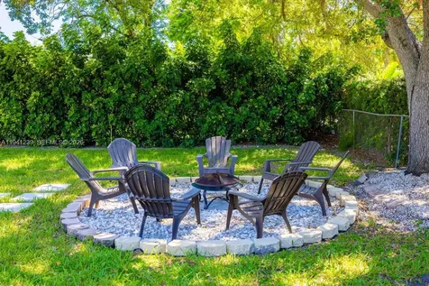 312 N Luna Court Hollywood FL 33021