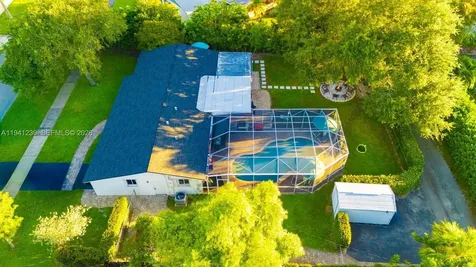 312 N Luna Court Hollywood FL 33021