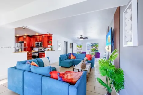 312 N Luna Court Hollywood FL 33021