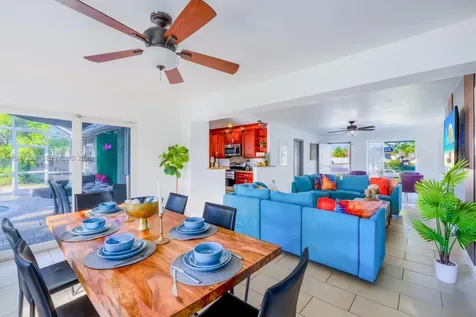 312 N Luna Court Hollywood FL 33021
