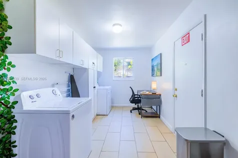 312 N Luna Court Hollywood FL 33021