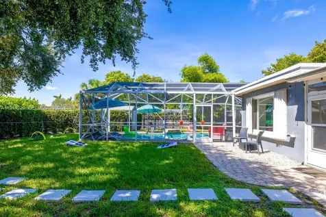 312 N Luna Court Hollywood FL 33021