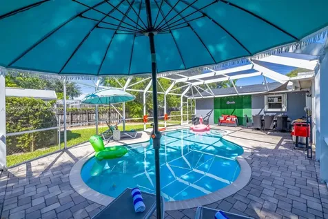 312 N Luna Court Hollywood FL 33021