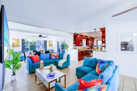 312 N Luna Court Hollywood FL 33021