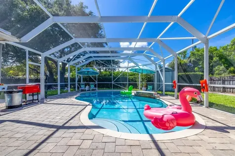 312 N Luna Court Hollywood FL 33021