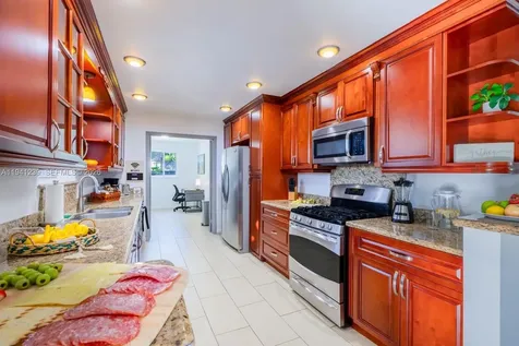 312 N Luna Court Hollywood FL 33021