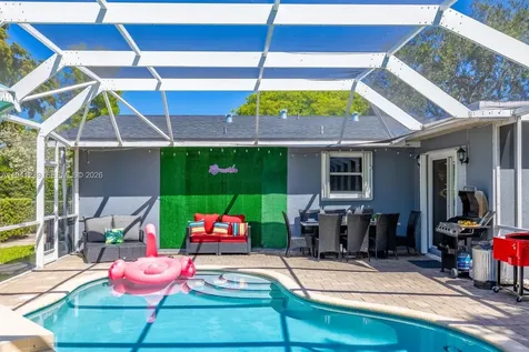 312 N Luna Court Hollywood FL 33021