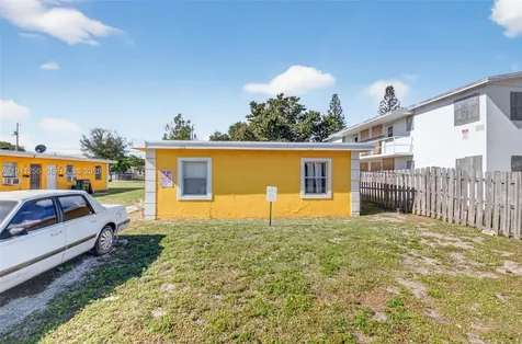 130 - 132 - 134 - 136 SW 8th Avenue Delray Beach FL 33444