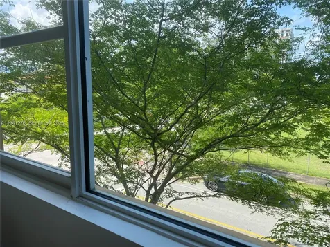 1607 Ponce De Leon Boulevard Coral Gables FL 33134