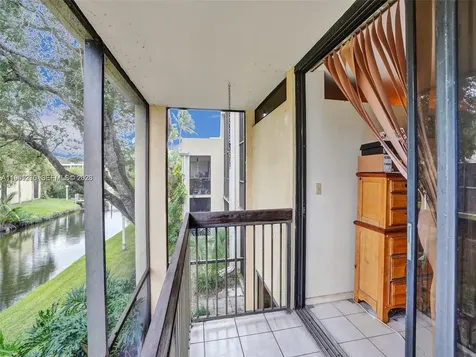 2910 SW 87th Terrace Davie FL 33328