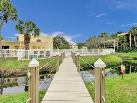 2910 SW 87th Terrace Davie FL 33328