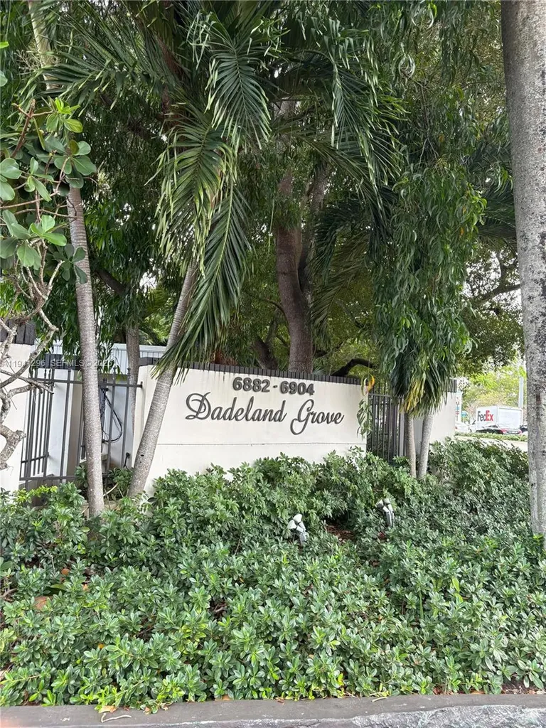 6900 N Kendall Drive Pinecrest FL 33156