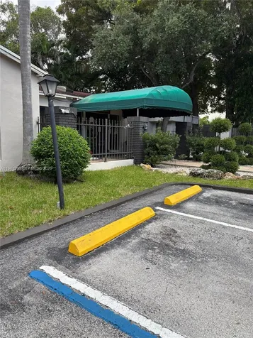 6900 N Kendall Drive Pinecrest FL 33156
