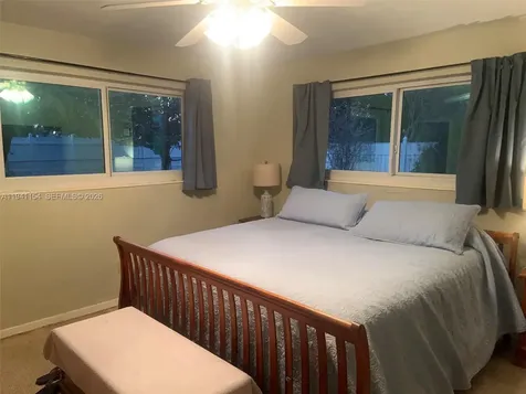 6611 Mckinley Street Hollywood FL 33024