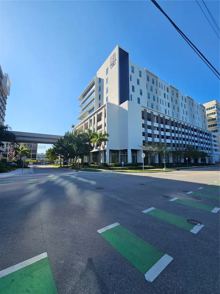 2820 NE 214 Street Aventura FL 33180