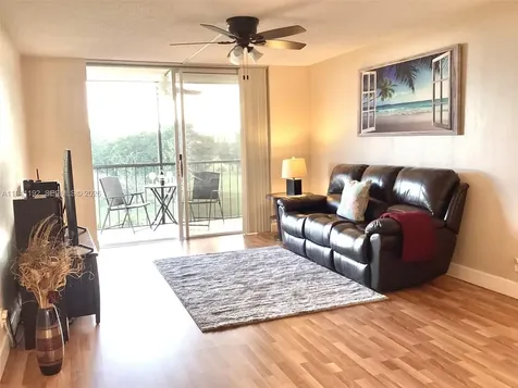 8900 Washington Boulevard Pembroke Pines FL 33025