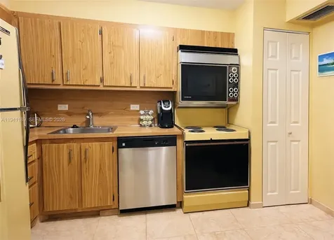 20505 E Country Club Drive Aventura FL 33180