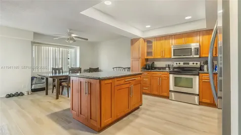 9487 NW 42nd Street Sunrise FL 33351