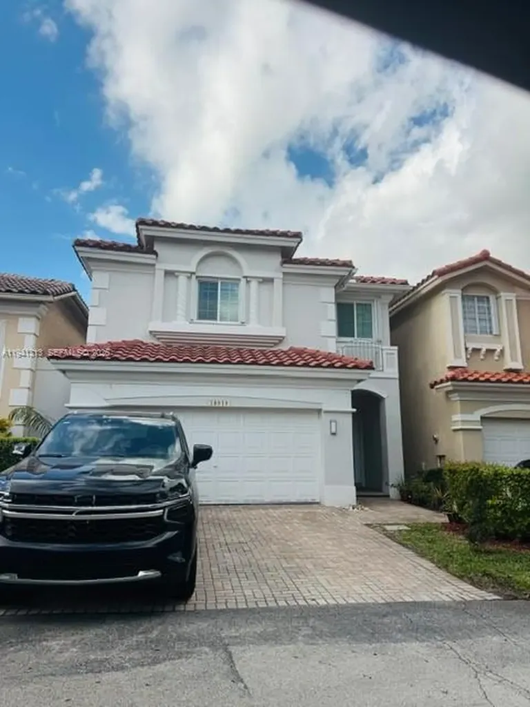 10919 NW 67th Terrace Doral FL 33178