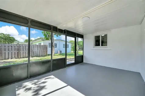 6828 NW 13th Street Plantation FL 33313