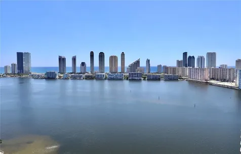 4000 Island Bl Aventura FL 33160