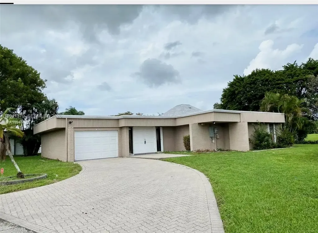 6105 Royal Poinciana Lane Tamarac FL 33319