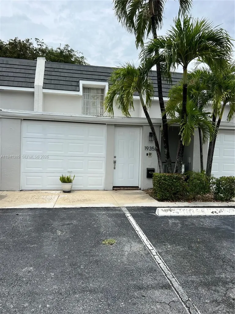 19358 Bobolink Drive Hialeah FL 33015