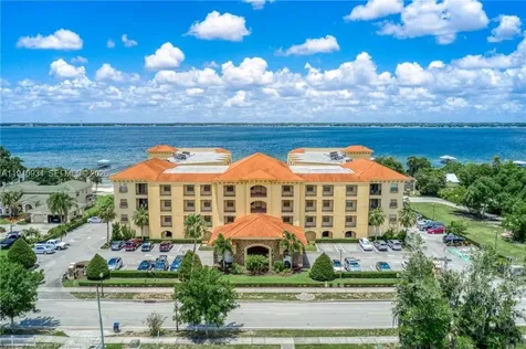 2351 Lakeview Drive Sebring FL 33870