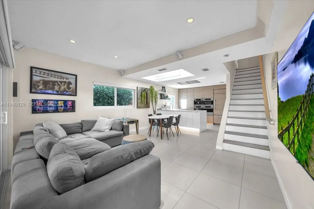 208 Jefferson Avenue Miami Beach FL 33139