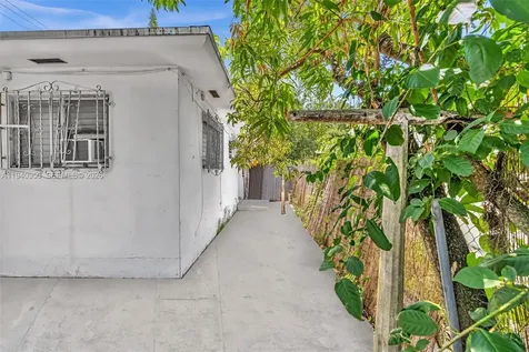 5800 NE 3rd Avenue Miami FL 33137