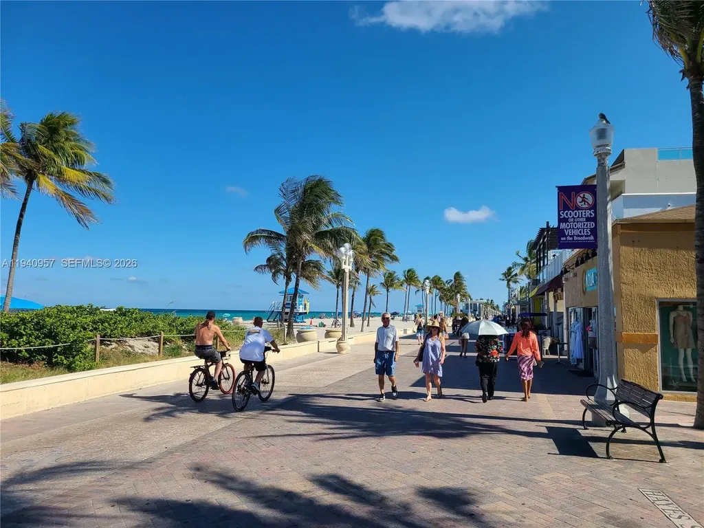 321 Hayes Street Hollywood FL 33019