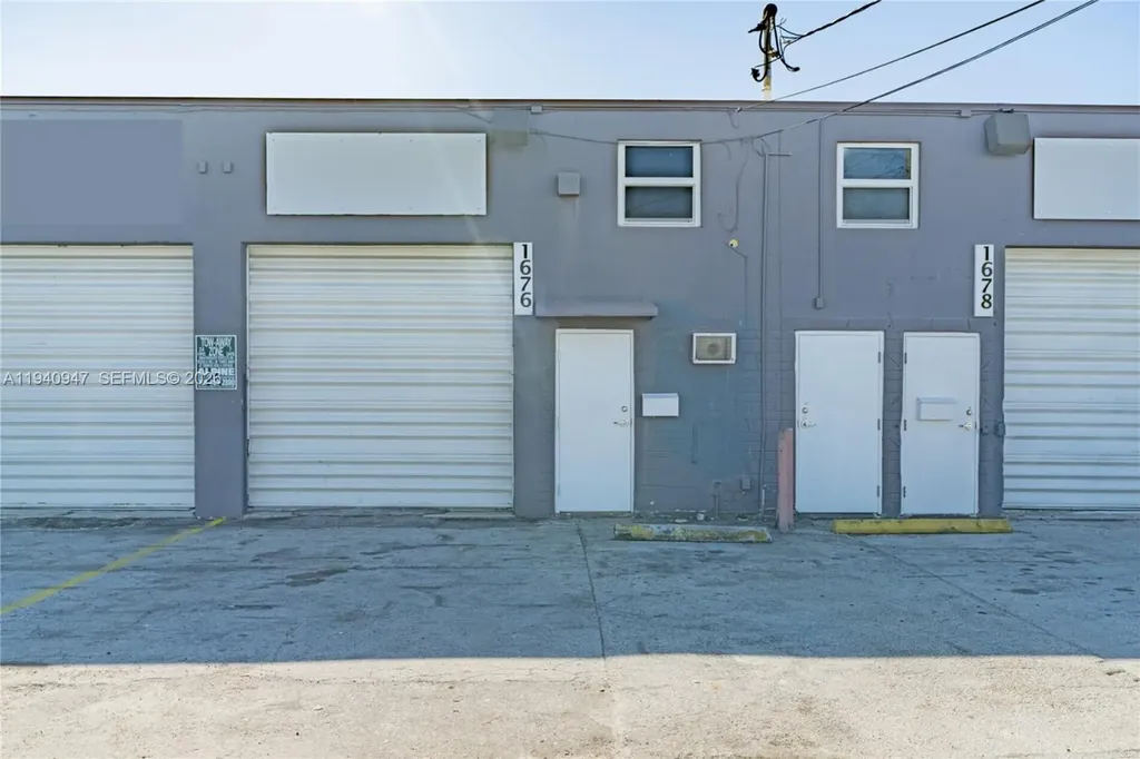 1676 W 31st Place Hialeah FL 33012