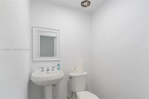 1676 W 31st Place Hialeah FL 33012