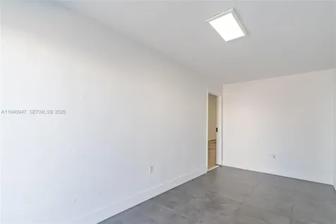 1676 W 31st Place Hialeah FL 33012