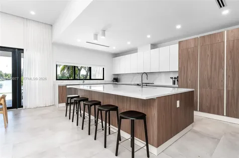 2560 NE 199th Street Miami FL 33180