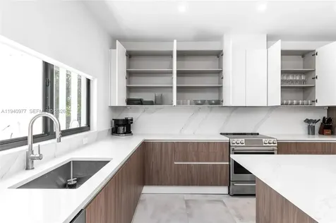2560 NE 199th Street Miami FL 33180