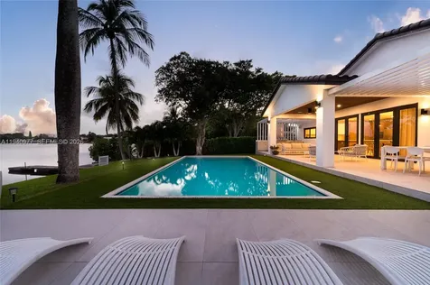 2560 NE 199th Street Miami FL 33180