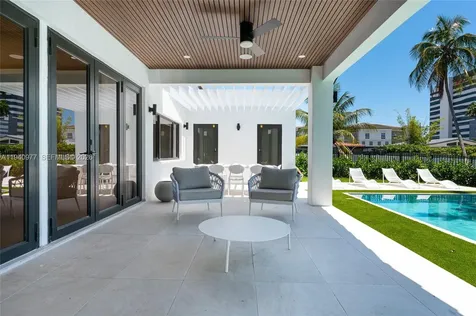 2560 NE 199th Street Miami FL 33180