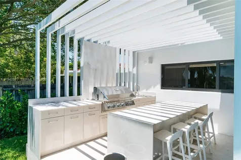 2560 NE 199th Street Miami FL 33180